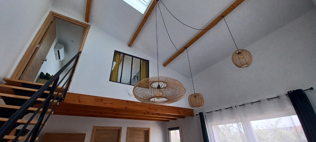 Architecture intérieure et touches boisées