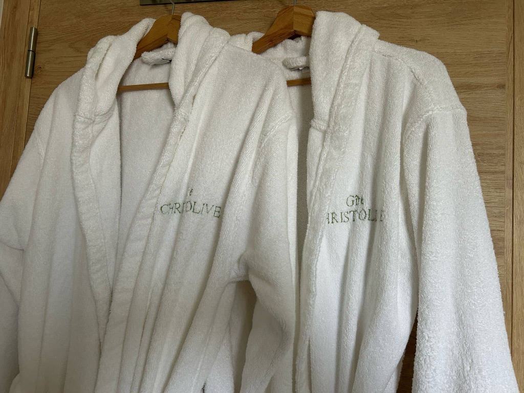 Peignoirs brodés Gîte Christolive